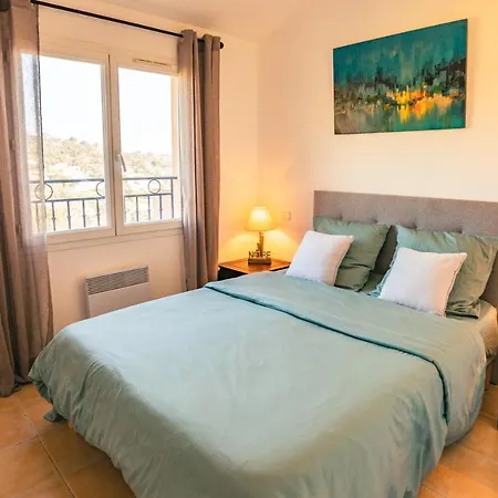 Bel Appartement, Terrasse, Piscine, Vue Sur Golf דירה *